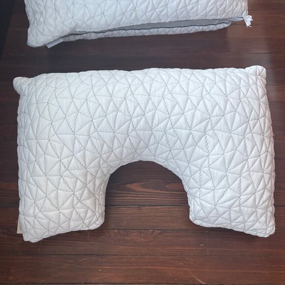 Coop Cut-Out Adjustable Pillow - Picture 1 of 3